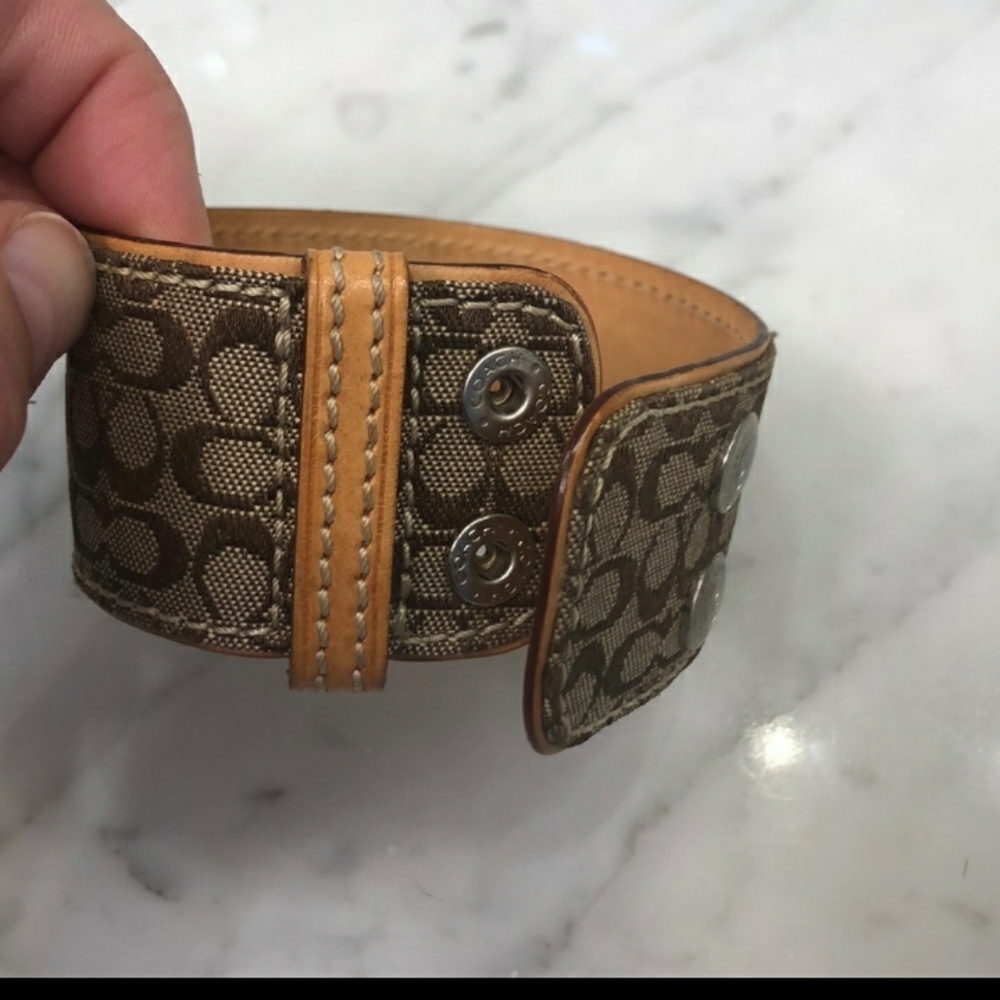 Coach Signature Statement Piece - Picture 2 of 7